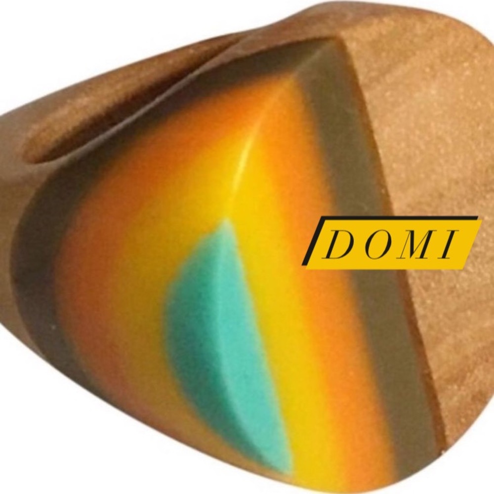 x1 CANDY CORN TURQUOISE ETHNIC RETRO VINTAGE WOOD RING / RESIN / LIKE NEW